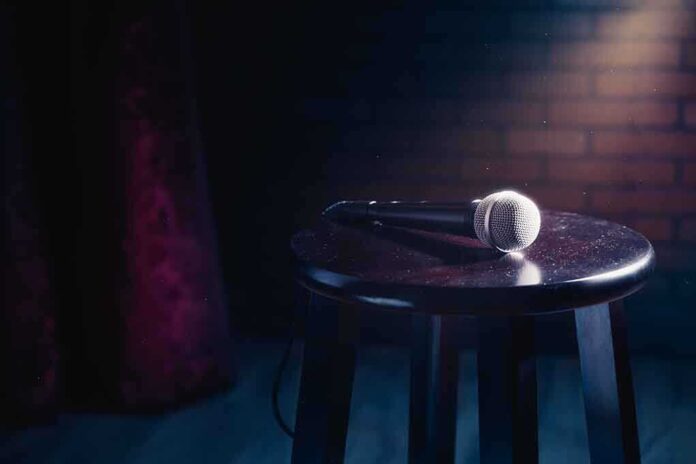 1007889328 featured image Microphone resting on a stool on stage
