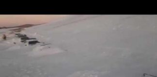 Snow buries vehicles, traps over 100 tourists in Argentina's Andes